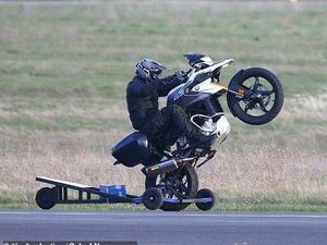 Pandemi Corona, Tom Cruise Malah Sibuk Belajar Wheelie