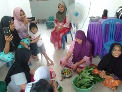 Tangkal Corona, Warga Malalin Enrekang Dilatih Bikin Jamu dan Antiseptik