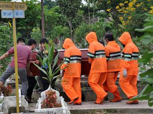 Melihat Proses Pemakaman PDP Corona di Medan