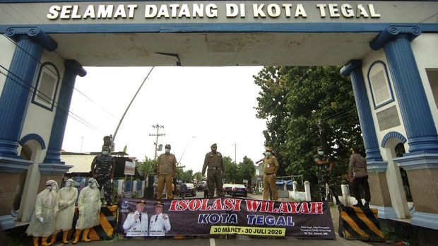 Kota Tegal sempat memberlakukan local lockdown demi mencegah penularan virus corona dari luar daerah