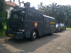 Cegah Corona, Perumahan di Serpong Disemprot Disinfektan Pakai Water Canon