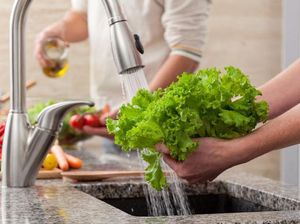 Amankah Mencuci Sayur dan Buah Pakai Sabun untuk Cegah Virus Corona?