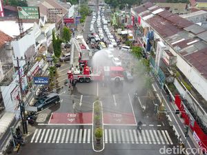 Hujan Disinfektan, Cara Pemkot Madiun Pertahankan Zero Positif Corona