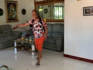 Gaya Nyentrik Bupati Tolitoli yang Cepat Lockdown Wilayahnya