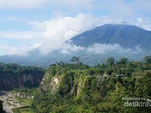 Ngarai Sianok Bukittinggi di Saat Cuaca Cerah, Begitu Cantik