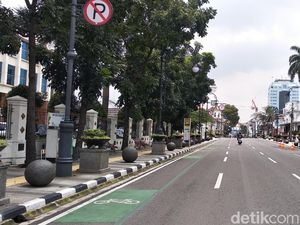 Menelusuri Jalanan di Bandung yang Sepi Imbas Virus Corona Menelusuri Jalanan di Bandung yang Sepi Imbas Virus Corona