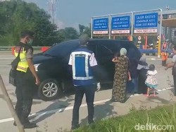 8 Pintu Tol Pasuruan Disinfeksi Cegah Penyebaran Corona