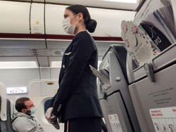 Waduh! 100 Pramugari American Airlines Positif Corona