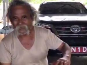 Viral Gaya Santuy Bupati Tolitoli Sampaikan Karantina Bercelana Pendek Viral Gaya Santuy Bupati Tolitoli Sampaikan Karantina Bercelana Pendek