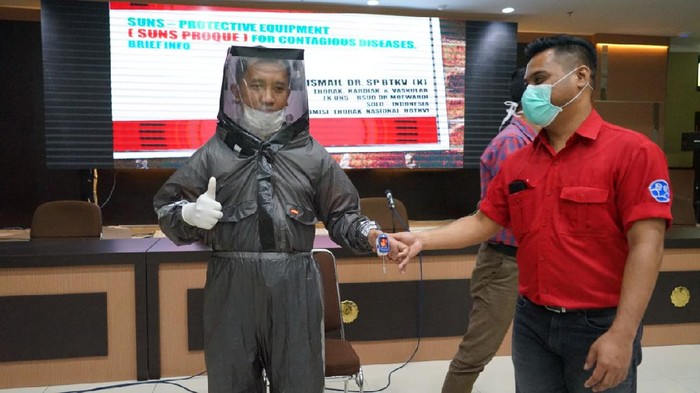 APD buatan dosen UNS yang diklaim lebih murah APD buatan dosen UNS yang diklaim lebih murah