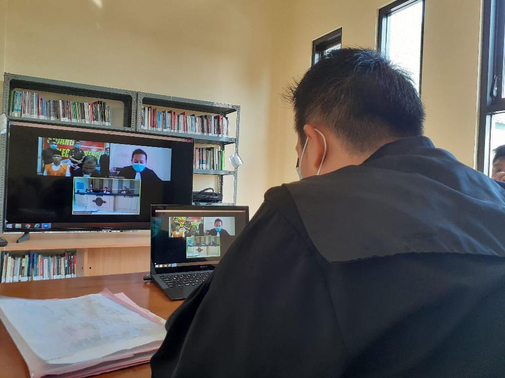 Corona Mewabah, Kejari Kabupaten Malang Sidang dengan Teleconference Corona Mewabah, Kejari Kabupaten Malang Sidang dengan Teleconference