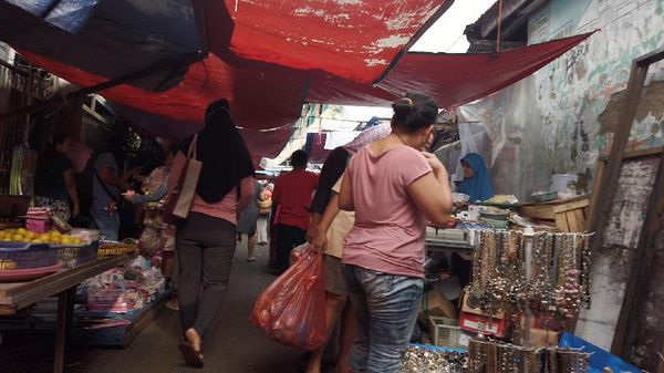 Abaikan Social Distancing, Pasar Dadakan di Menteng Atas Masih Beroperasi