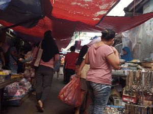 Abaikan Social Distancing, Pasar Dadakan di Menteng Atas Masih Beroperasi