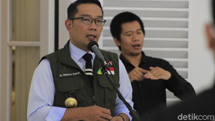 Ridwan Kamil sebut 300 warga Jabar terindikasi positif Corona hasil rapid test