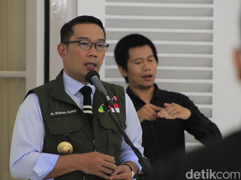 Ridwan Kamil Beberkan Biang Kerok Ekonomi Jabar Minus Nyaris 6% Ridwan Kamil Beberkan Biang Kerok Ekonomi Jabar Minus Nyaris 6%