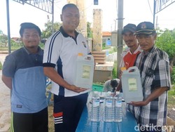 Polisi Ini Relakan Gaji untuk Bantu Warga Cegah Penyebaran Corona