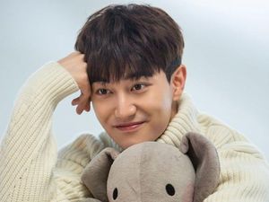 Kwak Dong Yeon Tak Perpanjang Kontrak dengan FNC Entertainment