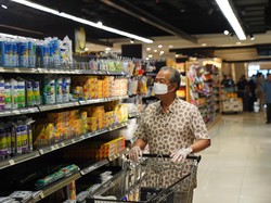 Gaya PM Malaysia ke Supermarket Saat Corona, Pakai Sarung Tangan Medis
