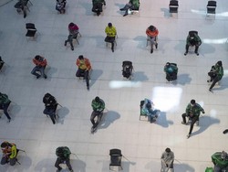 Ribuan Pekerja Tinggalkan Bangkok karena Kehilangan Pekerjaan