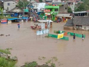 Underpass Padalarang dan Permukiman Warga Tergenang Banjir 1 Meter
