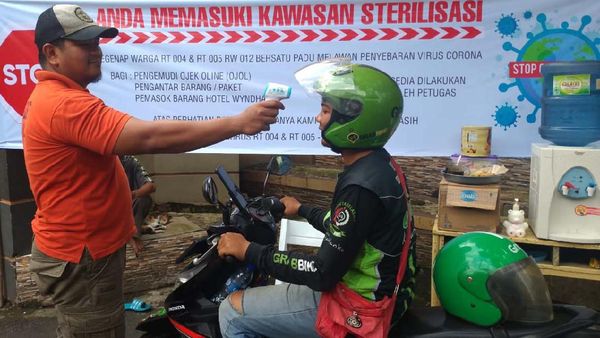 Warga Menteng Dalam Sterilisasi Wilayahnya dari Corona