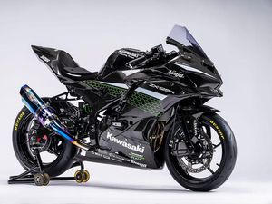 Sporty Banget, Kawasaki Ninja 250 4 Silinder Bersolek Ala Motor Balap