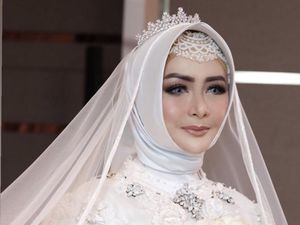 Momen Bahagia Eddies Adelia Rujuk dengan Mantan Suami Momen Bahagia Eddies Adelia Rujuk dengan Mantan Suami