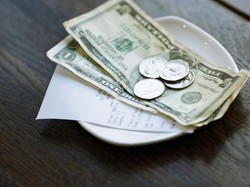 Kini Restoran Kenakan Biaya Ekstra COVID-19 untuk Pengunjung