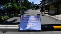 Lelah Menunggu Pemerintah, Jalan Kampung Ini di Lockdown Warga