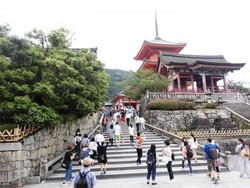 Demi Kurangi Turis, Kyoto Akan Hapuskan Tiket Bus Satu Hari