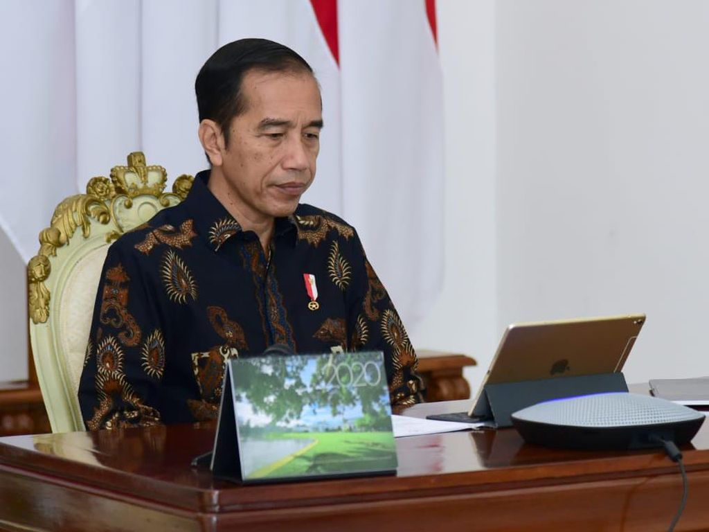 Jokowi: Sekarang, Semua yang Keluar Rumah Wajib Pakai Masker! Jokowi: Sekarang, Semua yang Keluar Rumah Wajib Pakai Masker!