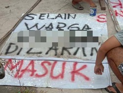 Warga Desa Terpapar Corona di Magetan Pasang Banner Isolasi Kampung