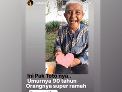 Sedih! Setiap Hari Kakek Ini Berjalan 25 KM Untuk Jual Donat dan Keripik