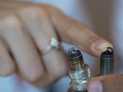 Kapan Waktu yang Tepat Mengganti Busi Kendaraan Bermotor?