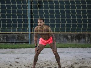 Cara Neymar Tetap Asyik di Rumah: Main Voli, Joget-joget