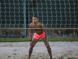 Corona Menyerang, Neymar Malah Main Voli Pantai