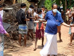 Mulia! Pensiunan Ini Beri Makan 131 Buruh Terlantar Selama India Lockdown