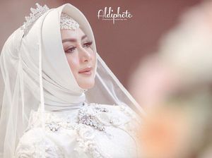 Foto: Gaya Eddies Adelia Menikah Lagi dengan Mantan Suami Foto: Gaya Eddies Adelia Menikah Lagi dengan Mantan Suami