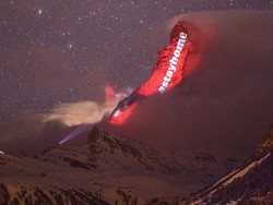 Gunung Matterhorn di Swiss Berikan Pesan Untuk Tetap di Rumah