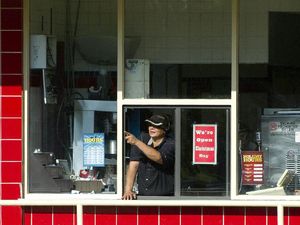 Curhat Miris Pegawai Resto Cepat Saji yang Harus Bekerja di Tengah Corona