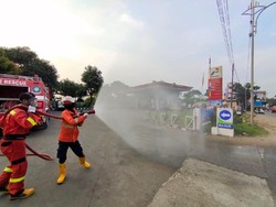 Cegah Covid-19, 12 SPBU dan 4 SPBE di Bekasi Disemprot Disinfektan