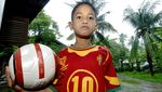 Lihat Lagi Martunis Cilik di Samping Scolari Sampai Sepp Blatter