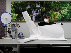 Perusahaan Banting Setir Bikin APD Corona