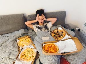 Cegah Badan Melar, Ini 5 Tips Supaya Tidak Makan Terus di Rumah