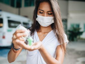 6 Aturan Memakai dan Melepas Masker, Cara Kamu Sudah Benar? 6 Aturan Memakai dan Melepas Masker, Cara Kamu Sudah Benar?