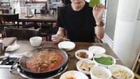 Heboh April Mop Positif Covid-19, Ini Potret Kim Jae Joong yang Jago Masak