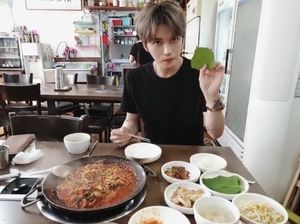 Heboh April Mop Positif Covid-19, Ini Potret Kim Jae Joong yang Jago Masak