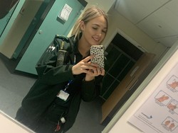 Paramedis Cantik Ini Dihujat Karena Pakai Makeup di Tengah Pandemi Corona