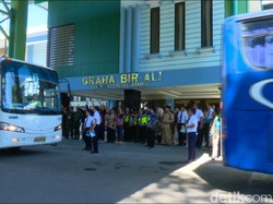 Pelatihan Petugas Haji Se-Jatim di Surabaya Saat Wabah Corona, 4 Positif