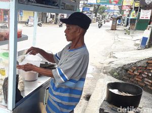 Cerita Pedagang Cimol di Sumedang yang Terkena Imbas Corona